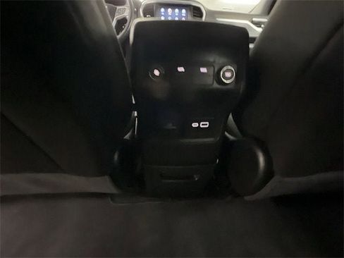 Used 2023 GMC Acadia SLE w/ Driver Convenience Package image 20