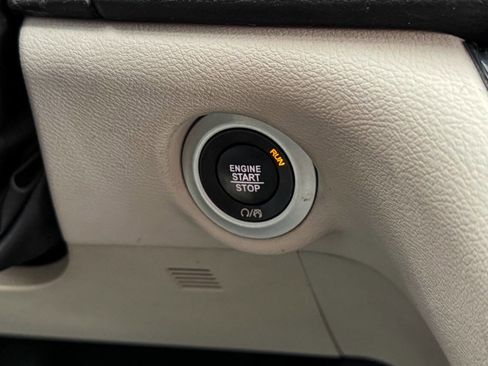 Used 2019 Chrysler Pacifica Touring-L image 24