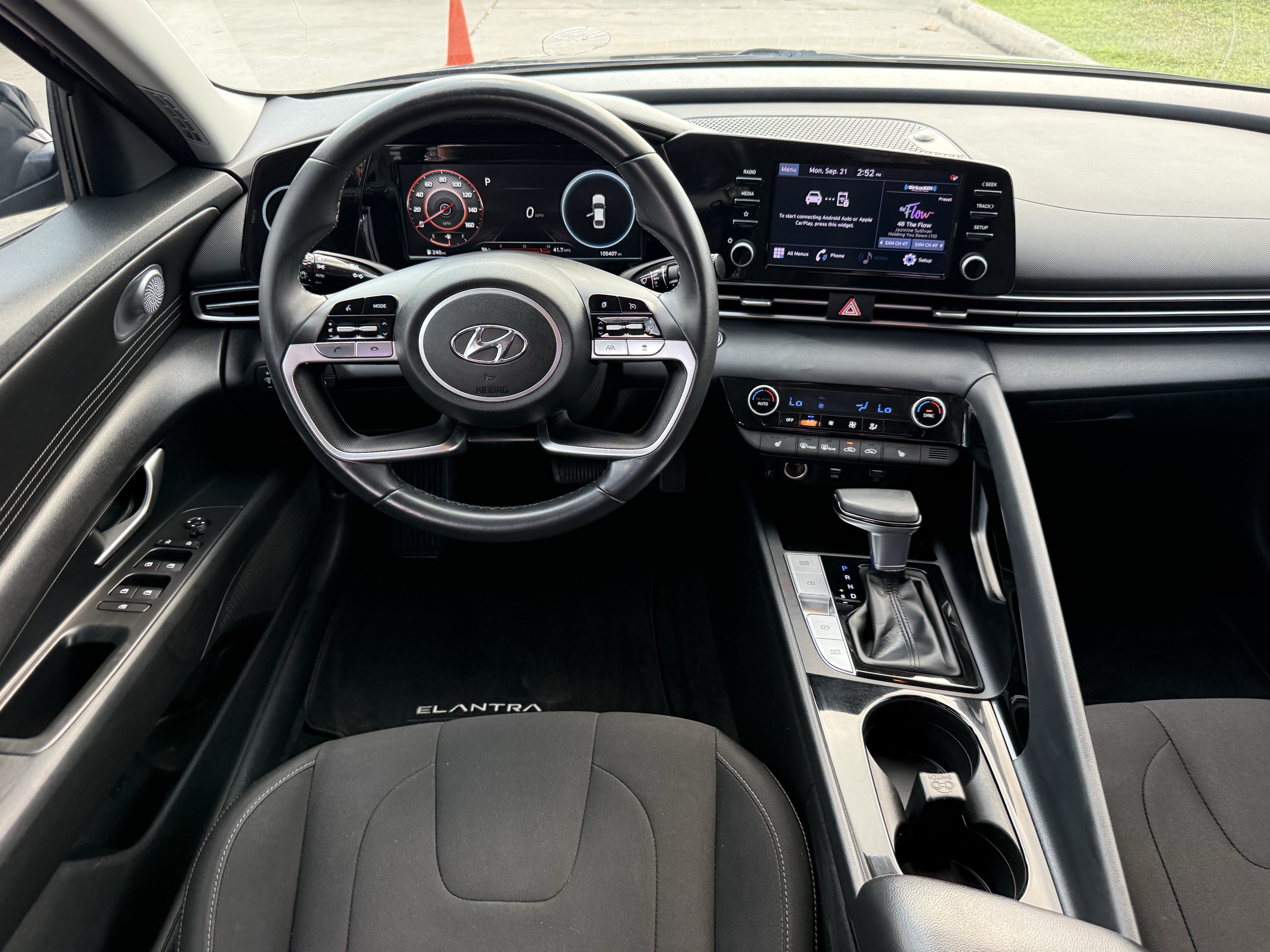Used 2022 Hyundai Elantra SEL w/ Convenience Package FWD image 14