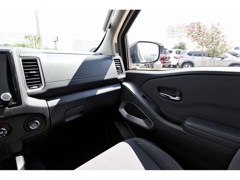 Used 2024 Nissan Frontier SV w/ Technology Package AWD/4WD image 8