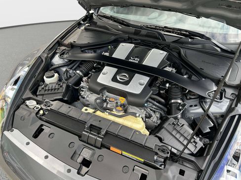 Used 2020 Nissan 370Z Touring Sport RWD image 31