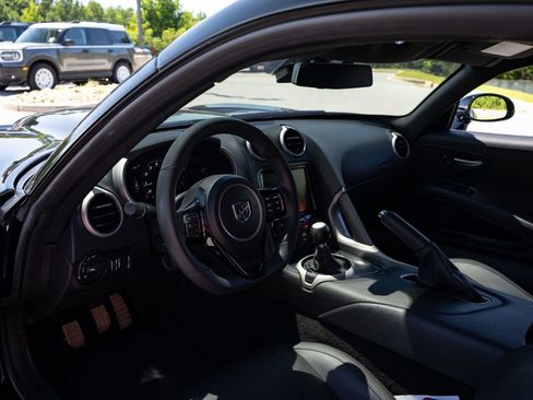 Used 2014 SRT Viper SRT-10 w/ Advanced Aerodynamics Package RWD image 29
