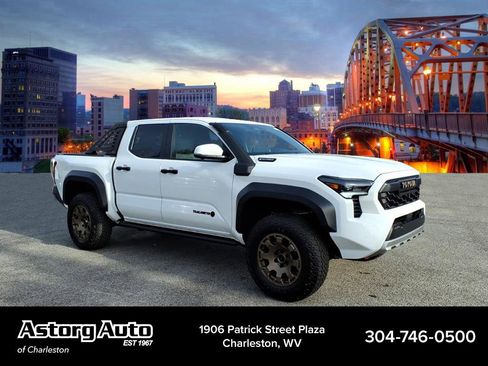 Used 2025 Toyota Tacoma 4x4 Double Cab Hybrid w/ Tow Tech Package image 1