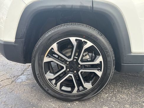 Certified 2022 Jeep Compass Limited image 32