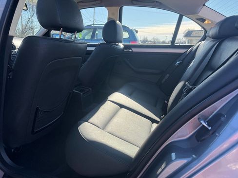 Used 2004 BMW 325xi Sedan image 12