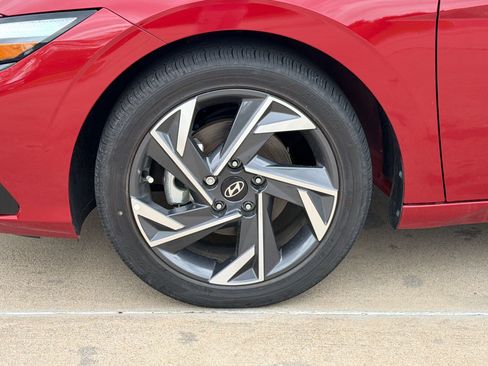 Used 2025 Hyundai Elantra SEL FWD image 12