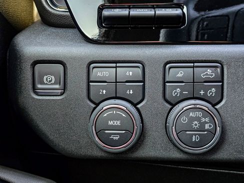 Certified 2025 Chevrolet Silverado 2500 ZR2 w/ Technology Package image 26