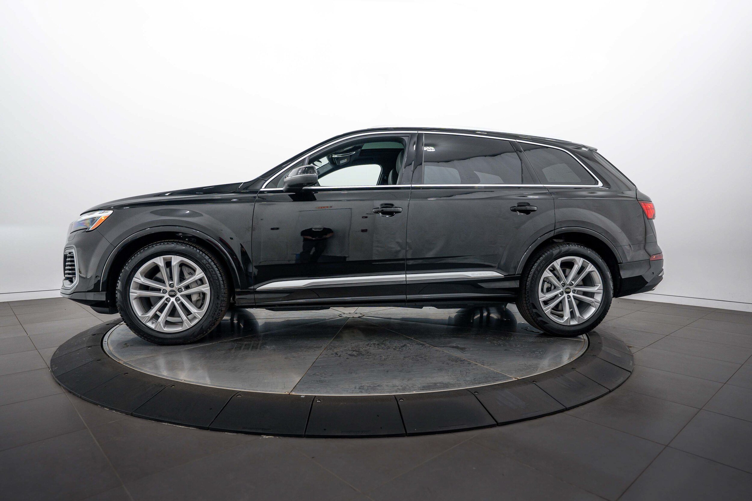 Certified 2025 Audi Q7 3.0T Prestige w/ Prestige Package AWD/4WD image 6