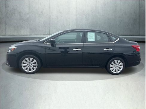 Used 2017 Nissan Sentra SV FWD image 2