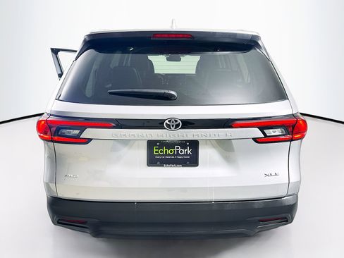 Used 2025 Toyota Grand Highlander XLE image 7