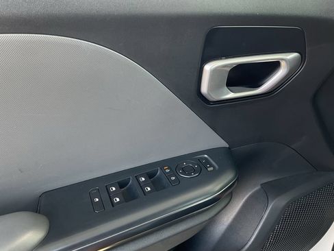 Used 2025 Kia K4 FWD image 18