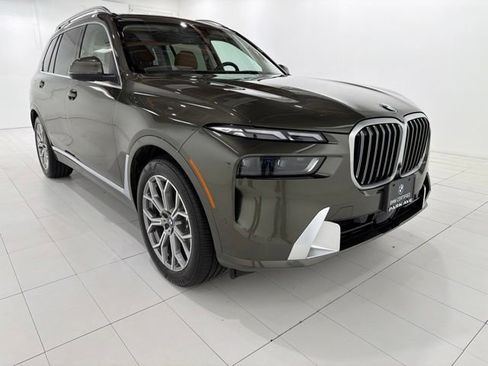 Used 2024 BMW X7 xDrive40i w/ Parking Assistance Package AWD/4WD image 38