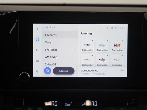 Used 2025 Toyota Camry SE image 15