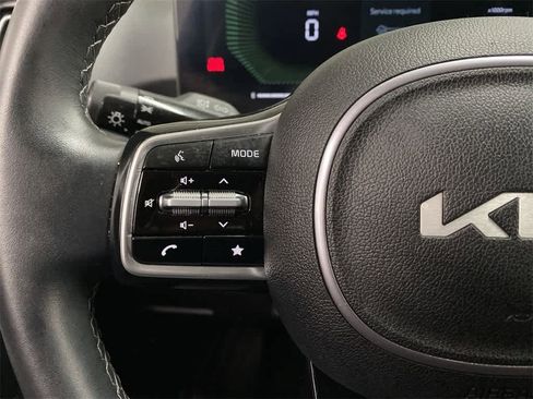 Used 2025 Kia Sorento S image 21