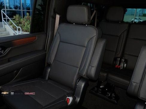 New 2025 GMC Yukon XL Denali w/ Sun & Power Step Package image 14