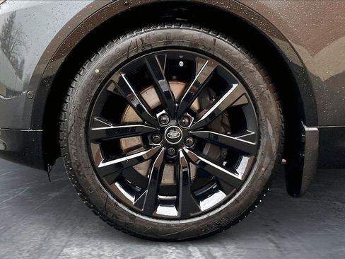 New 2026 Land Rover Discovery Limited Edition image 13