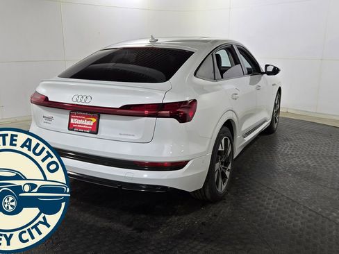 Used 2022 Audi e-tron Premium w/ Convenience Plus Package image 10