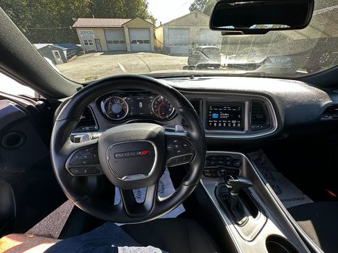 Used 2022 Dodge Challenger GT image 5