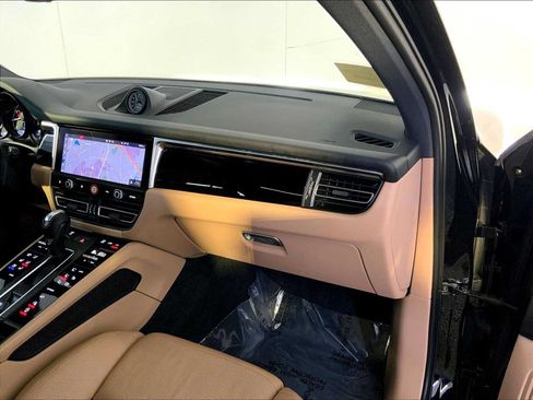 Certified 2023 Porsche Macan AWD/4WD image 22