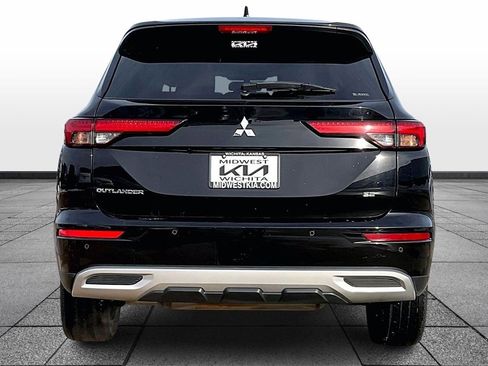 Used 2024 Mitsubishi Outlander SE image 4