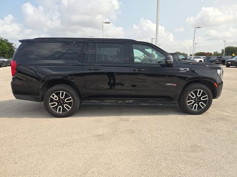 Used 2021 GMC Yukon XL AT4 w/ AT4 Premium Package AWD/4WD image 2