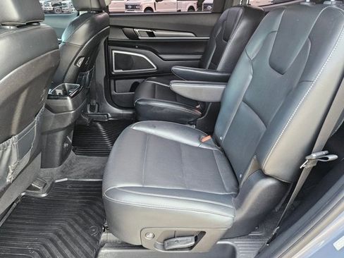 Used 2022 Kia Telluride S image 18