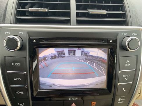 Used 2017 Toyota Camry XLE image 22