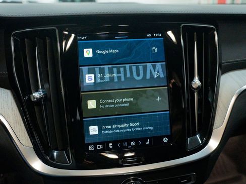 Used 2023 Volvo V60 B5 Cross Country Ultimate w/ Climate Package image 38