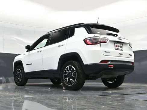 Used 2025 Jeep Compass Trailhawk AWD/4WD image 61