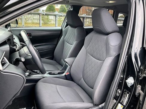 Used 2022 Toyota Corolla Cross LE w/ Moonroof Package image 24