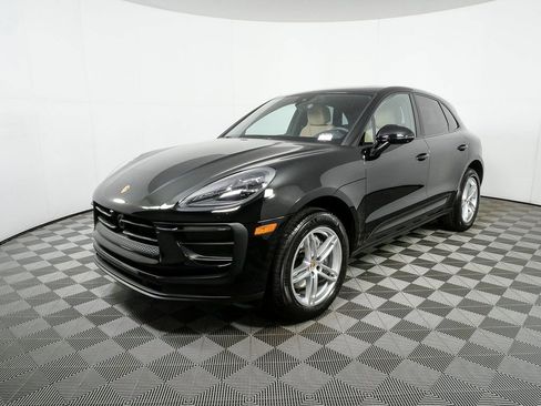 Certified 2025 Porsche Macan image 1