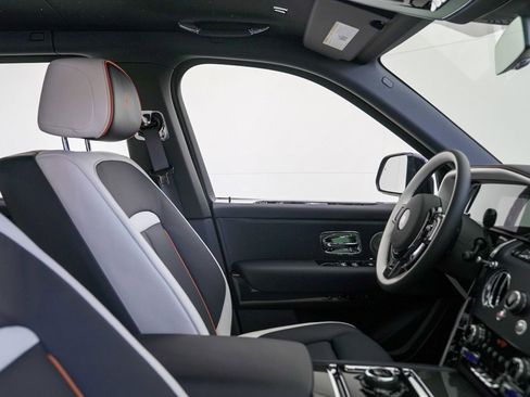 New 2026 Rolls-Royce Cullinan Black Badge image 71