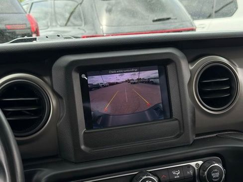 Used 2022 Jeep Gladiator Sport AWD/4WD image 3
