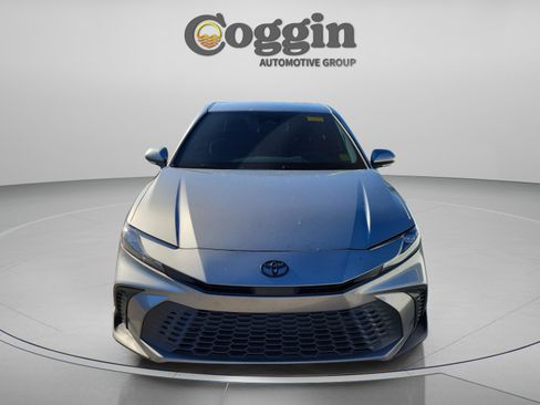 Used 2025 Toyota Camry SE image 11