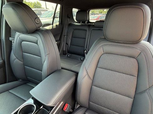 New 2027 Chevrolet Equinox LT w/ Convenience Package II FWD image 17