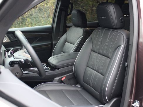 Certified 2026 Buick Enclave Avenir w/ Super Cruise Package image 12