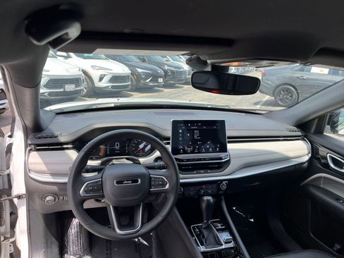 Used 2025 Jeep Compass Limited AWD/4WD image 34