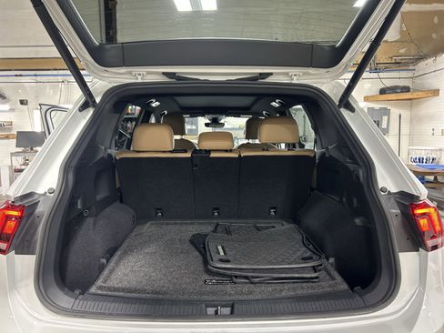 Used 2022 Volkswagen Tiguan SE R-Line image 27