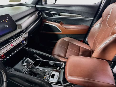 Used 2023 Kia Telluride EX w/ EX Captain's Chair Package AWD/4WD image 25