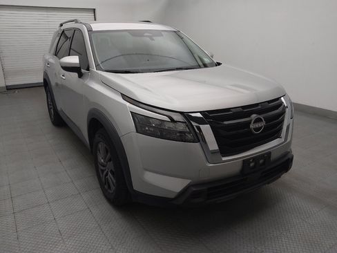 Used 2023 Nissan Pathfinder SV AWD/4WD image 13