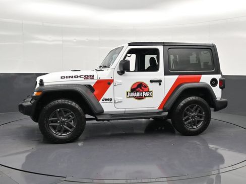 Used 2025 Jeep Wrangler Sport AWD/4WD image 7