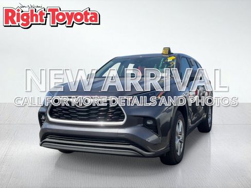 Certified 2025 Toyota Highlander LE image 1