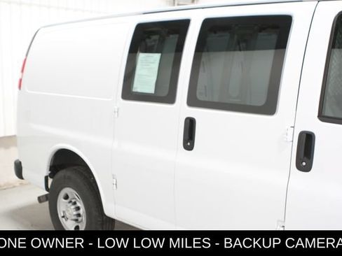 Used 2019 Chevrolet Express 3500 w/ Driver Convenience Package RWD image 4