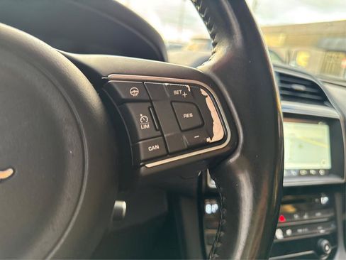 Used 2017 Jaguar F-PACE Prestige AWD/4WD image 32