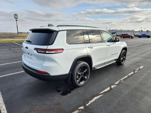 Used 2023 Jeep Grand Cherokee L Laredo image 7