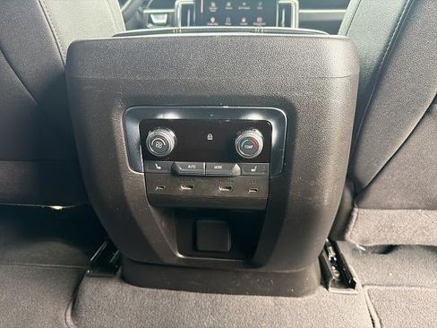 Used 2025 GMC Yukon Elevation w/ Elevation Premium Package AWD/4WD image 20