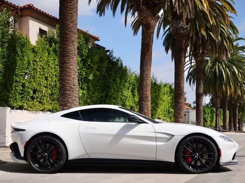Used 2023 Aston Martin V8 Vantage image 14
