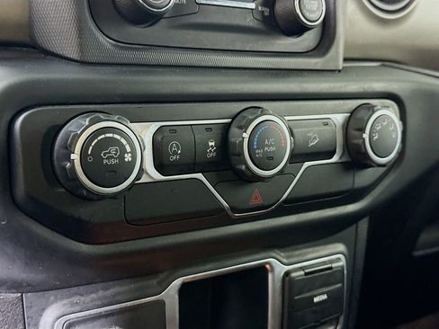 Used 2018 Jeep Wrangler Unlimited Sport AWD/4WD image 8