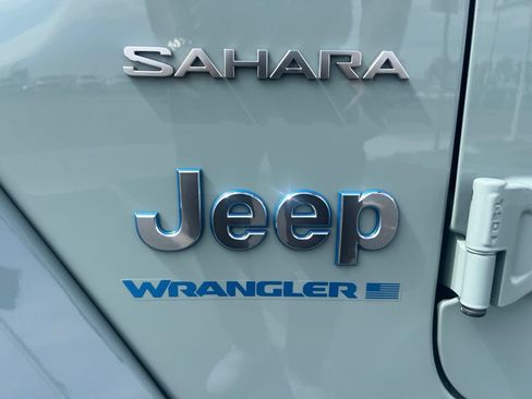 Used 2024 Jeep Wrangler Unlimited Sahara w/ Technology Group AWD/4WD image 27