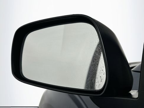 Used 2018 Nissan Frontier SV image 16